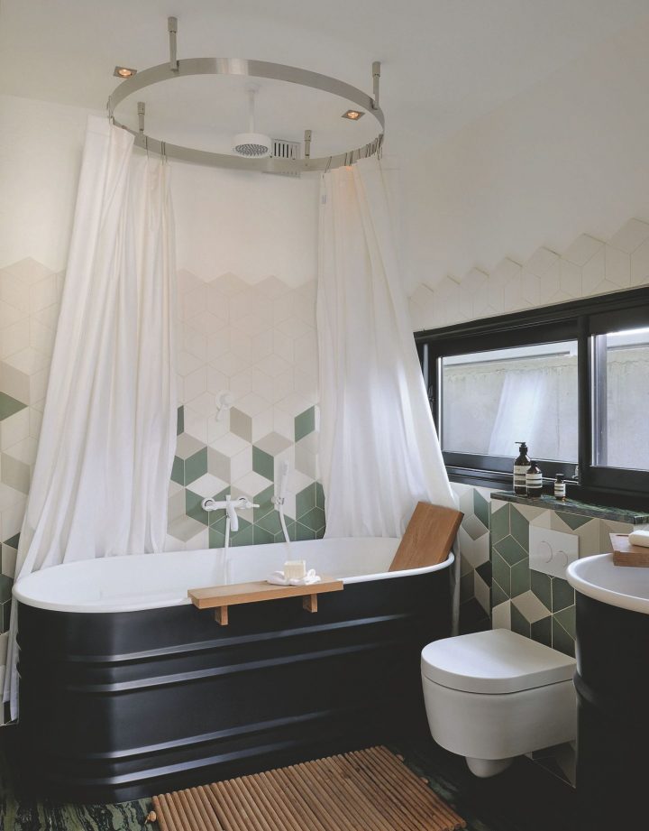 Aménagement Salle De Bain Design Avec Baignoire serapportantà Rideau Pour Baignoire Aménagement Salle De Bain Design Avec Baignoire serapportantà Rideau Pour Baignoire