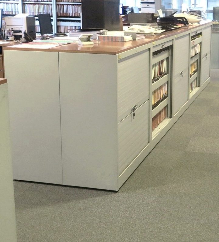 Armoire À Rideaux Jec dedans Rideau Horizontal