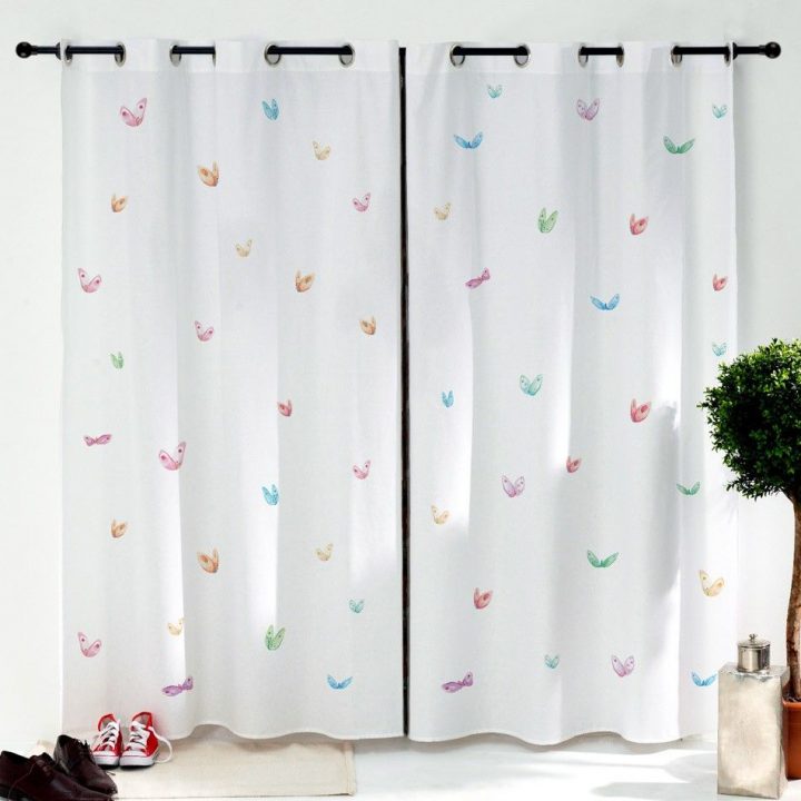 Aux Allures Romantiques Et Au Tombé Parfait, Cette Paire serapportantà Rideaux Romantiques