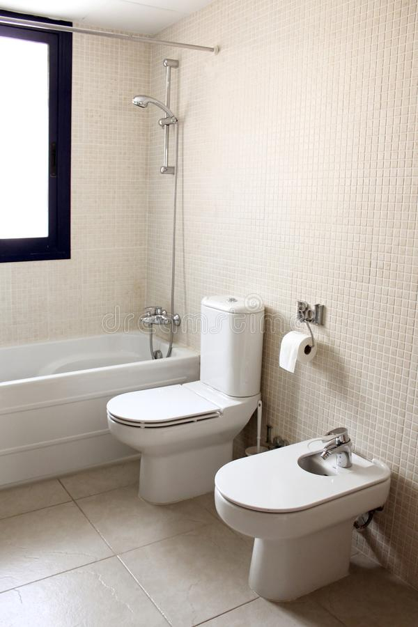 Bain Et Cuvette Des Toilettes De Jouet Image Stock – Image tout Toilette Avec Bidet Intégré Bain Et Cuvette Des Toilettes De Jouet Image Stock – Image tout Toilette Avec Bidet Intégré
