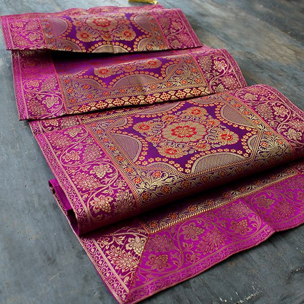 Beau Chemin De Table En Tissu Indien, Artisanat Indien concernant Chemin De Table Violet