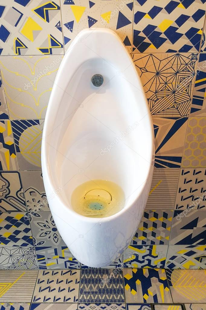 Bouché Hommes Puant Urinoir Sanitaires En Toile De tout Toilettes Bouchés