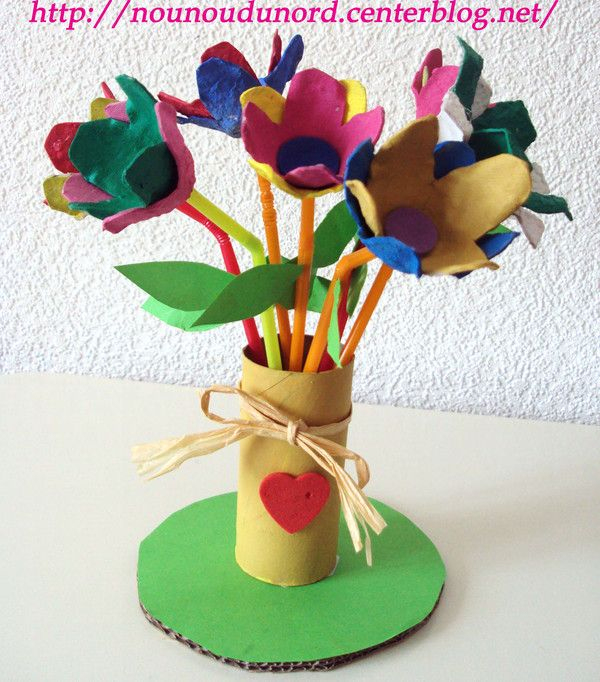 Bouquet De Fleurs Avec Les Boîtes À Œufs, Et Rouleau De à Fleur Avec Rouleau Papier Toilette