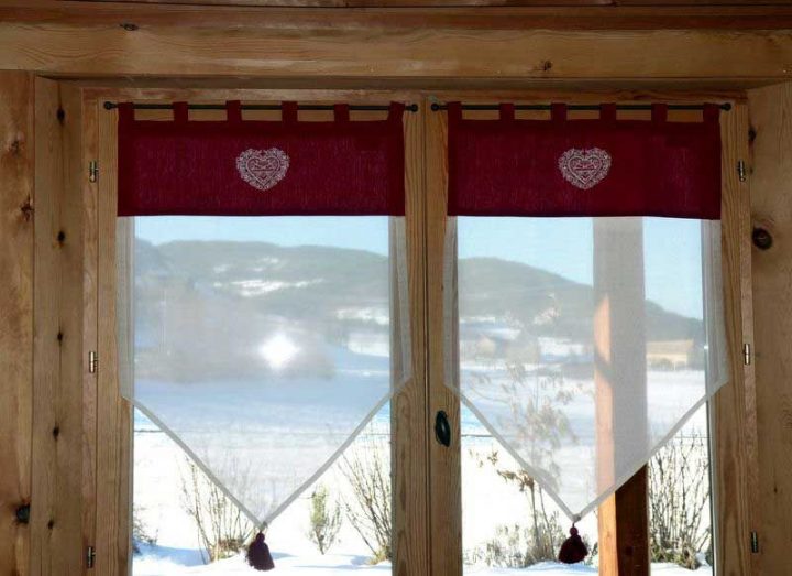 Brise Bise À Pattes Finition Pompon, Pour Donner Un Style encequiconcerne Rideaux Pour Petite Fenêtre