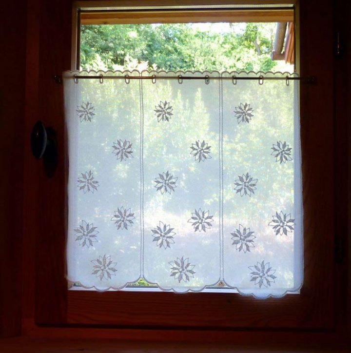 Brise Bise Modulable Fleurs serapportantà Rideaux Style Montagnard