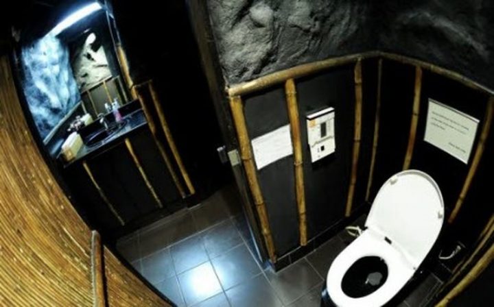 Caméras Cachées Dans Les Toilettes : "Je Me Disais Que C avec Femmes Aux Toilettes
