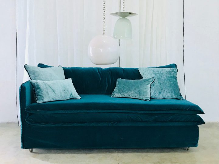 Canapé En Velours À Bordeaux Décorateur D'Intérieur Paris dedans Rideaux Sur Mesure Bordeaux