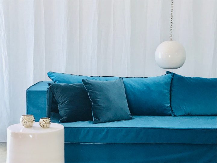 Canapé En Velours À Bordeaux Décorateur D'Intérieur Paris dedans Rideaux Sur Mesure Bordeaux