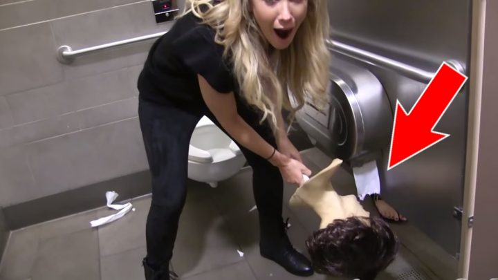 Ces Femmes Ont Reçu La Visite D'Un Drôle Individu Aux avec Femmes Aux Toilettes