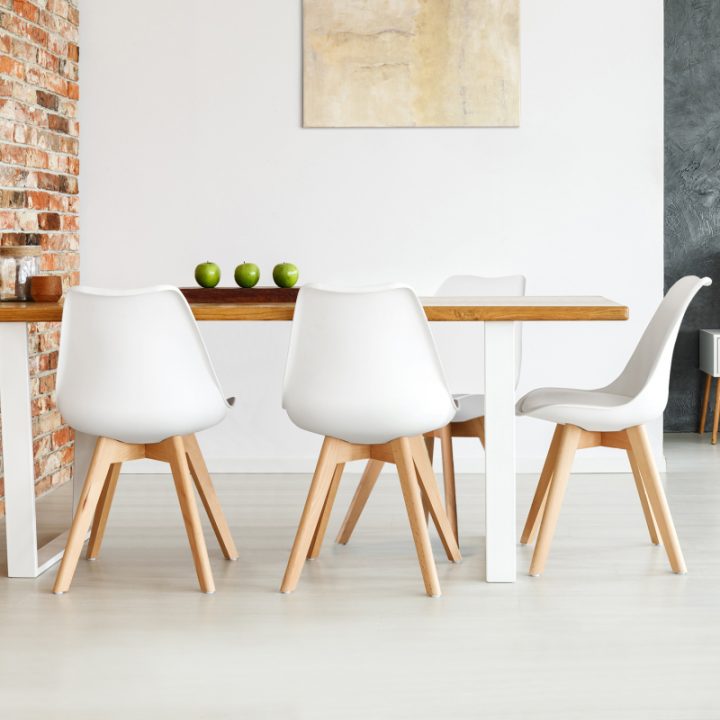 Chaises Scandinaves Blanches Et Pied Bois Pas Cher | Id Market avec Chaise Fauteuil Pour Salle A Manger