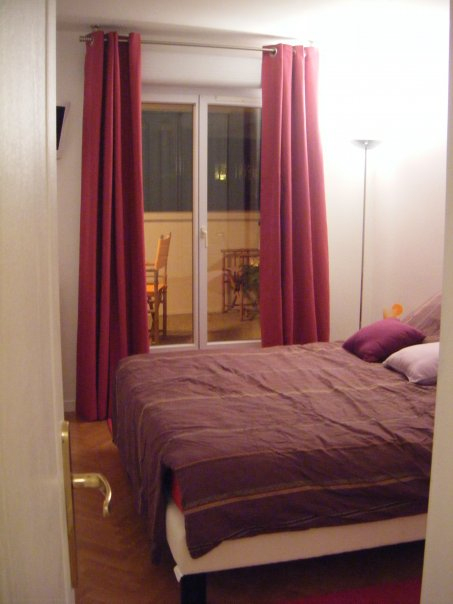 Chambre (Photo 4/4) – Arrivée Des Rideaux – Framboise Pour intérieur Rideaux Framboise