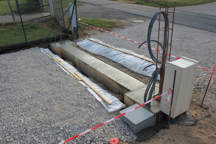 Chapeau Pilier Portail – Find Gallery tout Chapeau De Cheminée Béton 40X60