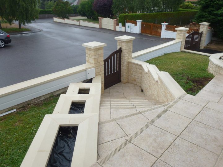 Chapeaux De Mur Deux Pentes Lisses – Structures En Béton encequiconcerne Chapeau De Cheminée En Béton