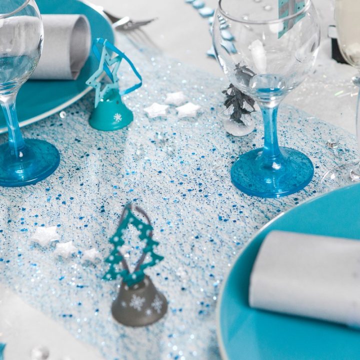 Chemin De Table Ambiance Bleue – Table De Lit destiné Chemin De Table Bleu Canard