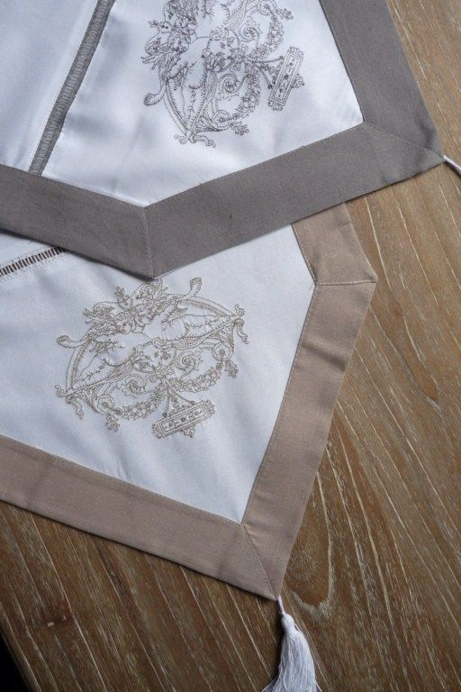 Chemin De Table Anges Grand Chemin De Table Beige Et Blanc pour Chemin De Table Chouette