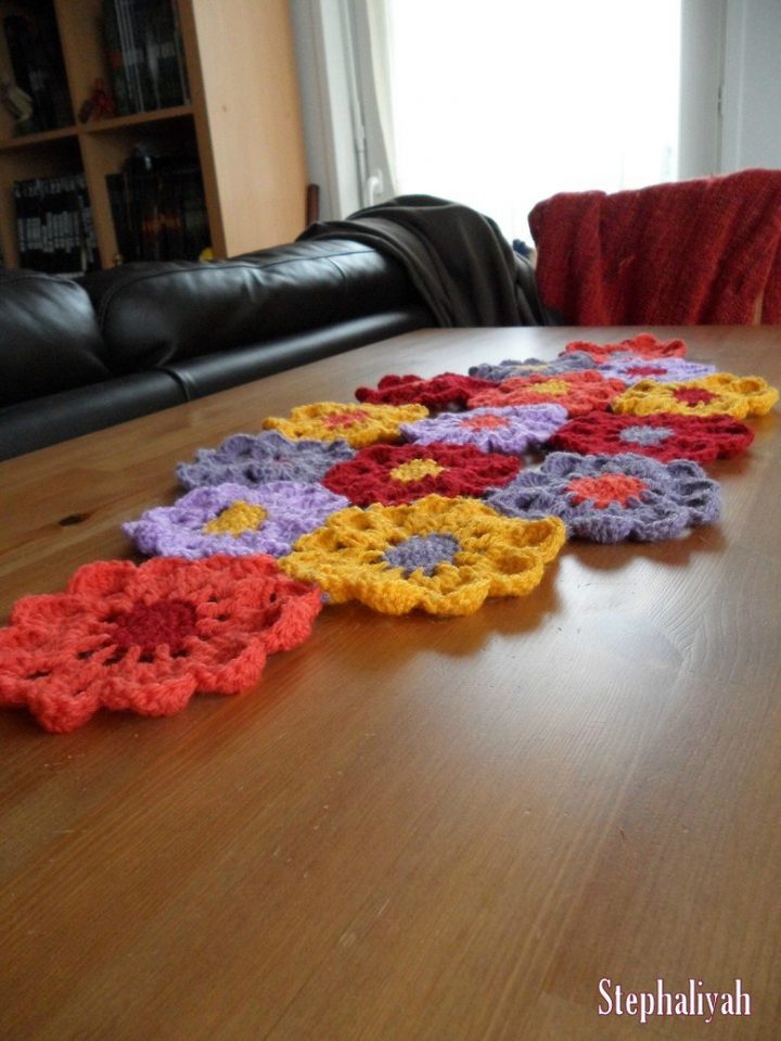 Chemin De Table Avec Fleurs Au Crochet! – Le Monde avec Chemin De Table Fleur