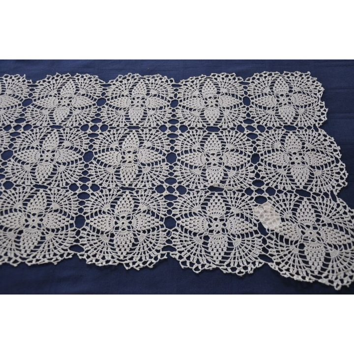 Chemin De Table Blanc Fait À La Main Au Crochet avec Chemin De Table Au Crochet