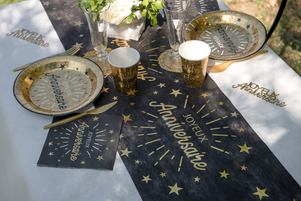 Chemin De Table Joyeux Anniversaire Noir & Or | Hollyparty encequiconcerne Chemin De Table Joyeux Anniversaire