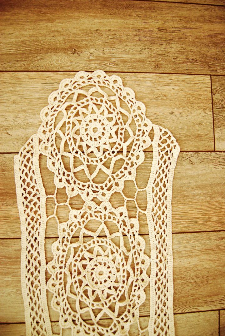 Chemin De Table Vintage Au Crochet Linge De Maison Vintage serapportantà Chemin De Table Au Crochet