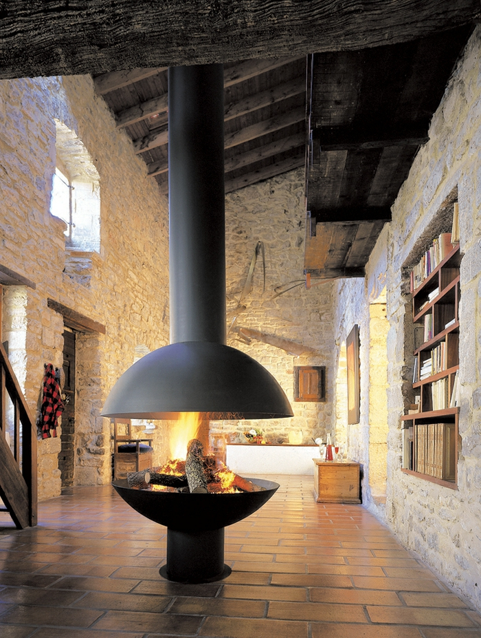 Cheminée Centrale À Foyer Fermé Ou Cheminée Traditionnelle tout Cheminée Centrale Pas Cher