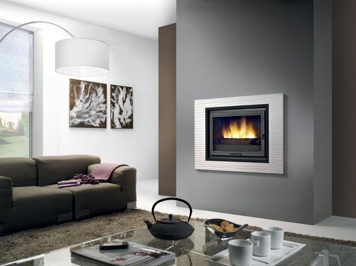 Cheminée Turbo Fonte Alizée En Staff, Fourreau Gris intérieur Cheminée Double Foyer