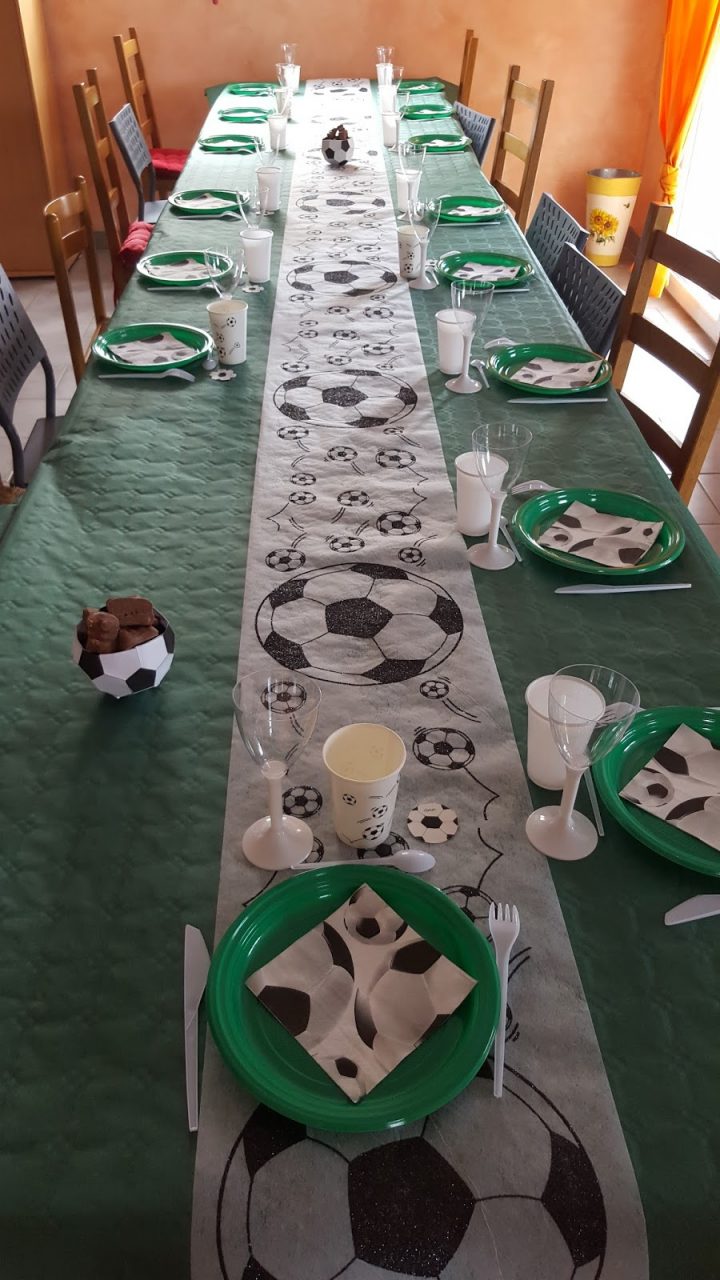 Chez Mes Petits Mecs : 2 Ans encequiconcerne Chemin De Table Foot