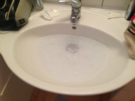 Comment Décaper Le Fond De Vos Toilettes Avec Des Produits serapportantà Comment Deboucher Les Toilettes Comment Décaper Le Fond De Vos Toilettes Avec Des Produits serapportantà Comment Deboucher Les Toilettes