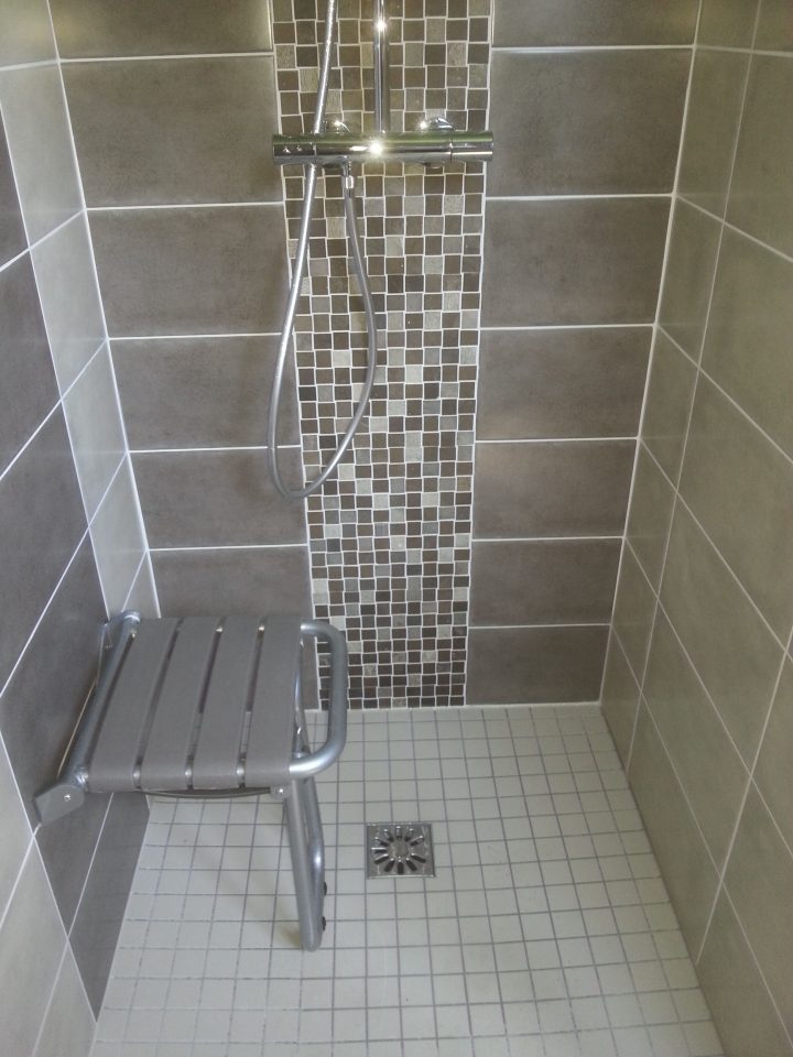 Comment Installer Un Caniveau De Douche Dans Une Douche À encequiconcerne Comment Installer Une Douche À L Italienne