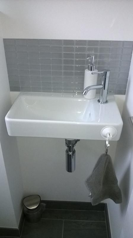 Comment Protéger Son Mur Des Projections D'Eau Au-Dessus dedans La Toilette Au Lavabo Comment Protéger Son Mur Des Projections D'Eau Au-Dessus dedans La Toilette Au Lavabo