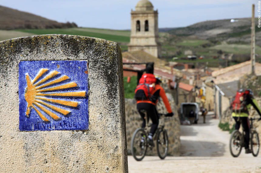 Compostelle À Vélo Ou À Vtt Du Puy En Velay À SaintJean dedans Chemin De St Jacques Le Puy