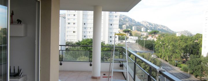 Conception D'Une Fermeture Repliable Appelée Rideau De serapportantà Rideau De Verre Pour Balcon