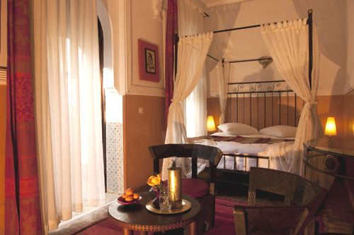 Corail La Junior Suite De Fatima La Calligraphe Une Petite à Rideaux Couleur Corail Corail La Junior Suite De Fatima La Calligraphe Une Petite à Rideaux Couleur Corail