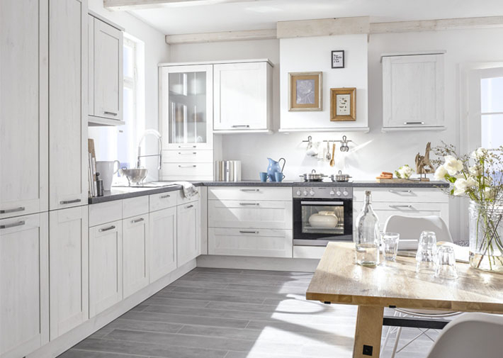 Cuisine Bois Blanc | Style Campagne Chic – Ozéo Cuisines concernant Rideaux Cuisine Campagne Chic Cuisine Bois Blanc | Style Campagne Chic – Ozéo Cuisines concernant Rideaux Cuisine Campagne Chic