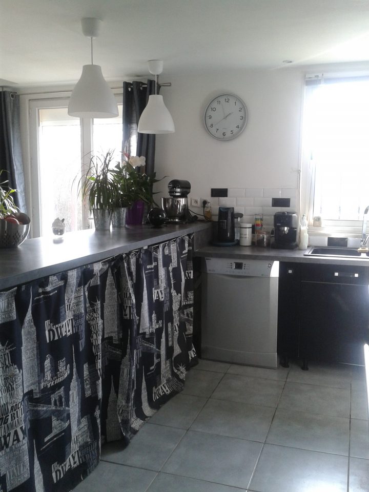 Cuisine Noire Moderne (Photo 3/4) – Sous Les Rideaux pour Rideau Sous Evier Cuisine Cuisine Noire Moderne (Photo 3/4) – Sous Les Rideaux pour Rideau Sous Evier Cuisine