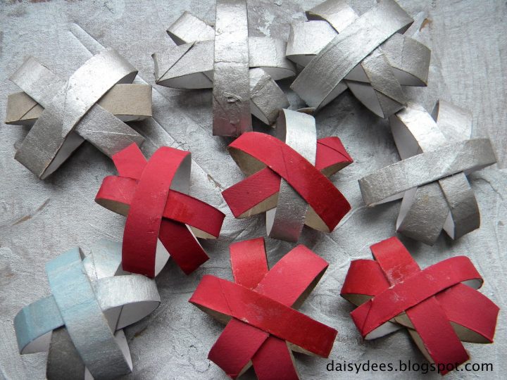 Daisydées: Des Boules De Noël Avec Du Papier Wc encequiconcerne Decoration De Noel Avec Rouleau Papier Toilette