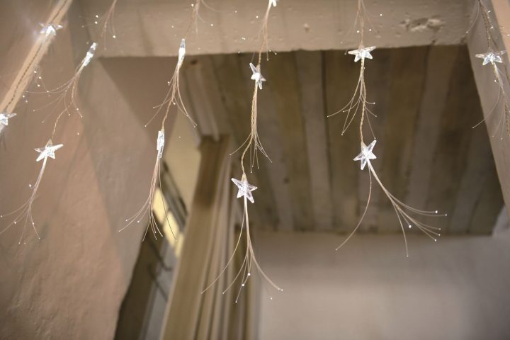 Déco De Noël Extérieur : 20 Idées Lumineuses Pour Le à Rideau Noel Exterieur