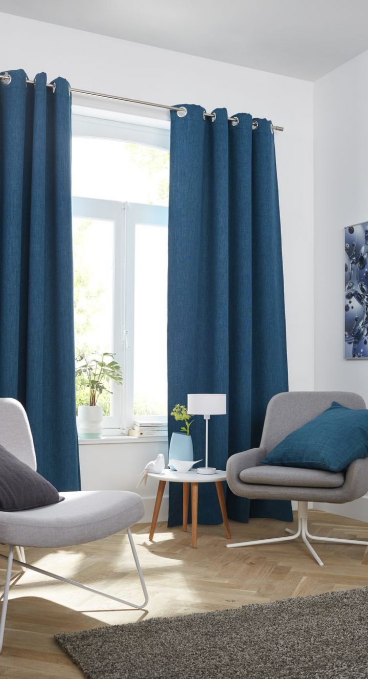 Déco Salon – Habillez Vos Fenêtres De Bleu Canard Avec Ces pour Rideau Voilage Bleu Canard