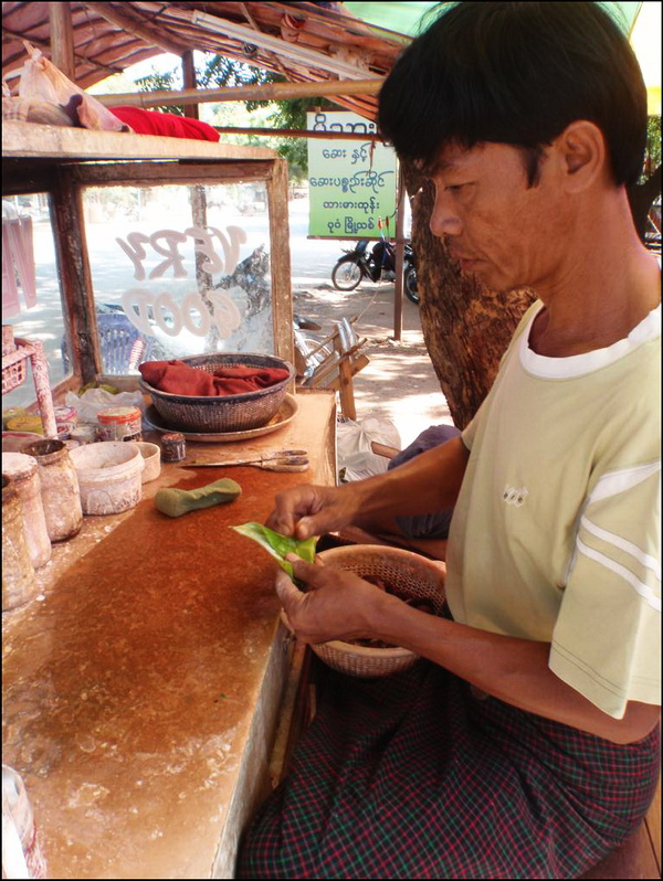 Défi « Mâcher Du Betel En Birmanie | «Pascal World Tour 2015 concernant Comment Aller Aux Toilettes Quand On Est Constipé