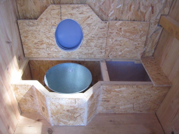 Des Toilettes Sèches Au Fond Du Jardin – Créations Et encequiconcerne Fabriquer Des Toilettes Sèches