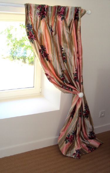 Double-Rideaux En Taffetas De Soie Rayé Et Rebrodé Sur-Mesure concernant Rideaux Taffetas Double-Rideaux En Taffetas De Soie Rayé Et Rebrodé Sur-Mesure concernant Rideaux Taffetas