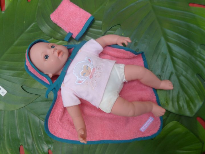 Ensemble De Bain : Cape Et Gant De Toilette Pour Poupée à Gant De Toilette Pour Enfant Ensemble De Bain : Cape Et Gant De Toilette Pour Poupée à Gant De Toilette Pour Enfant