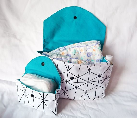 Épinglé Par Babydoly Sur Naissance Fille En Bleu Et Blanc serapportantà Trousse De Toilette Bebe Fille