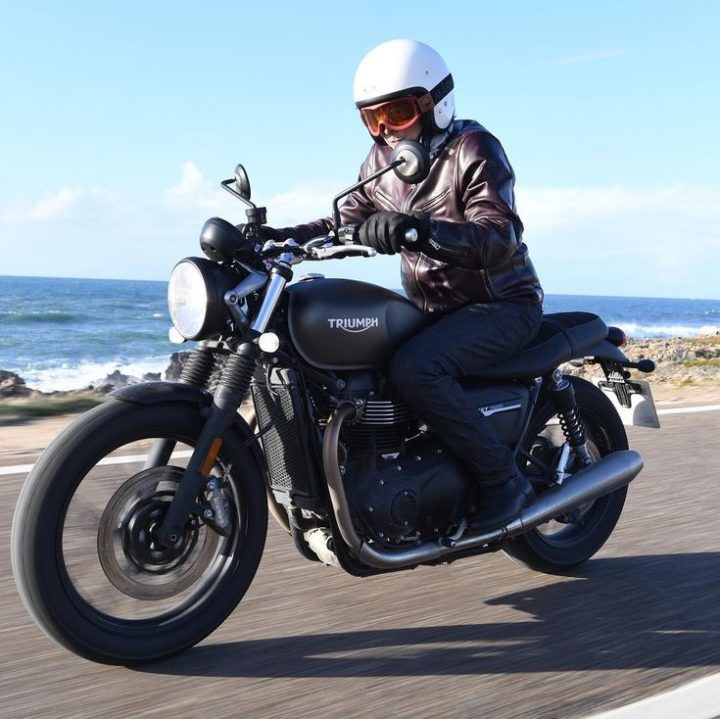 Essai De La Triumph 900 Street Twin Sur Les Routes De La intérieur Chemin Portugais Par La Cote