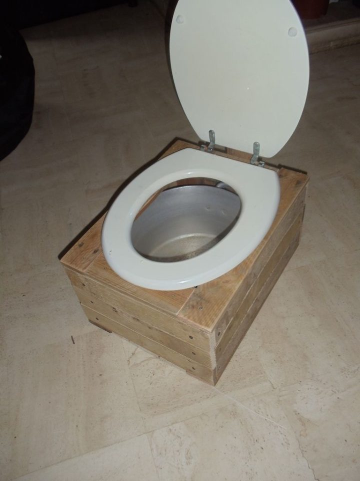 Fabriquer Un Petit Toilette Sèche + Charnière Maison Un pour Fabriquer Des Toilettes Sèches