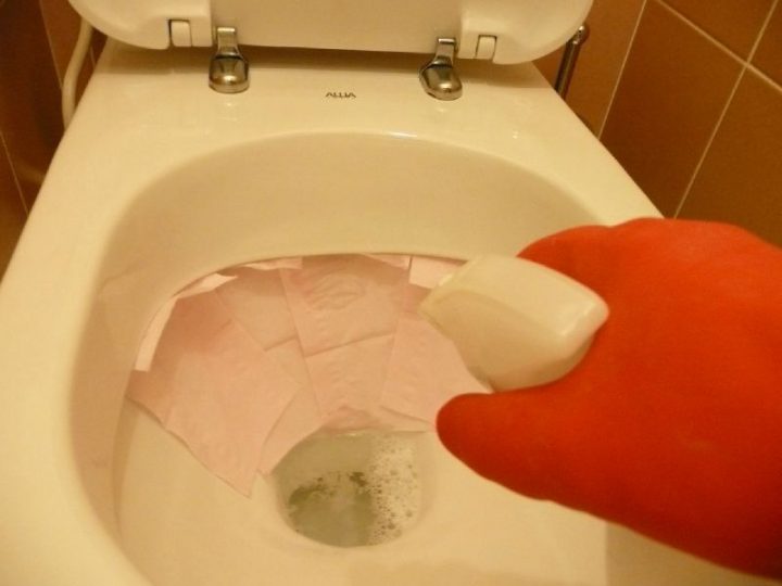 Faire Disparaître Les Traces Jaunes Sur Les Parois Des à Acide Pour Deboucher Toilette
