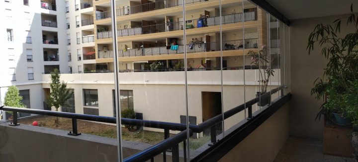 Fermeture De Balcon Par Un Rideau De Verre À Marseille serapportantà Rideau De Verre Pour Balcon