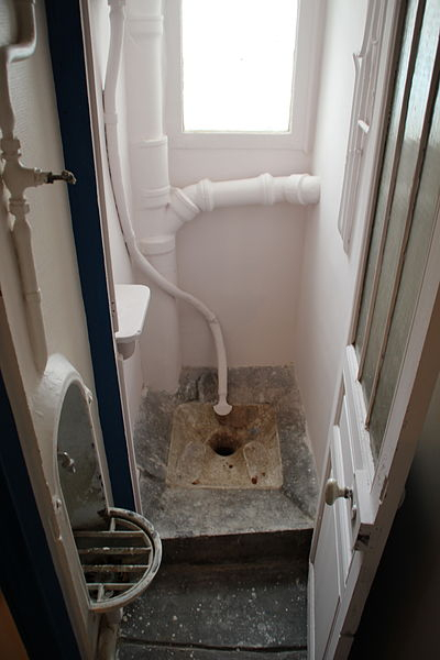 File:toilettes Sur Le Palier À Paris 1 – Wikimedia Commons tout Toilette A Paris