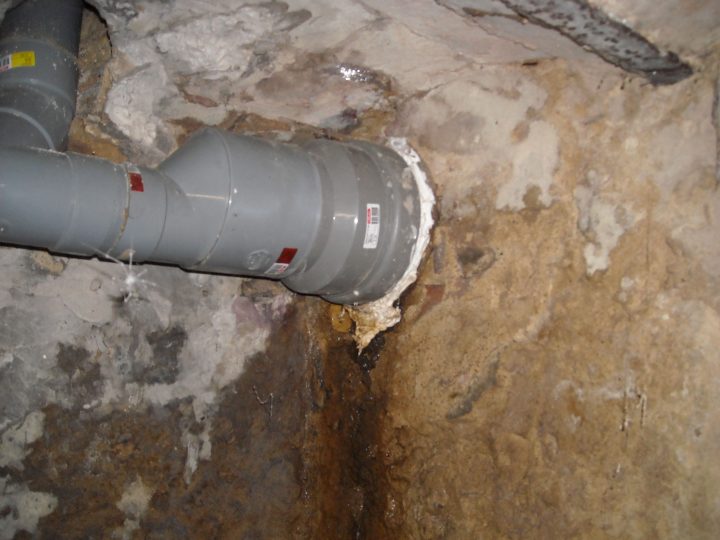 Fuite Tuyau Évacuation destiné Fuite D Eau Toilette Fuite Tuyau Évacuation destiné Fuite D Eau Toilette