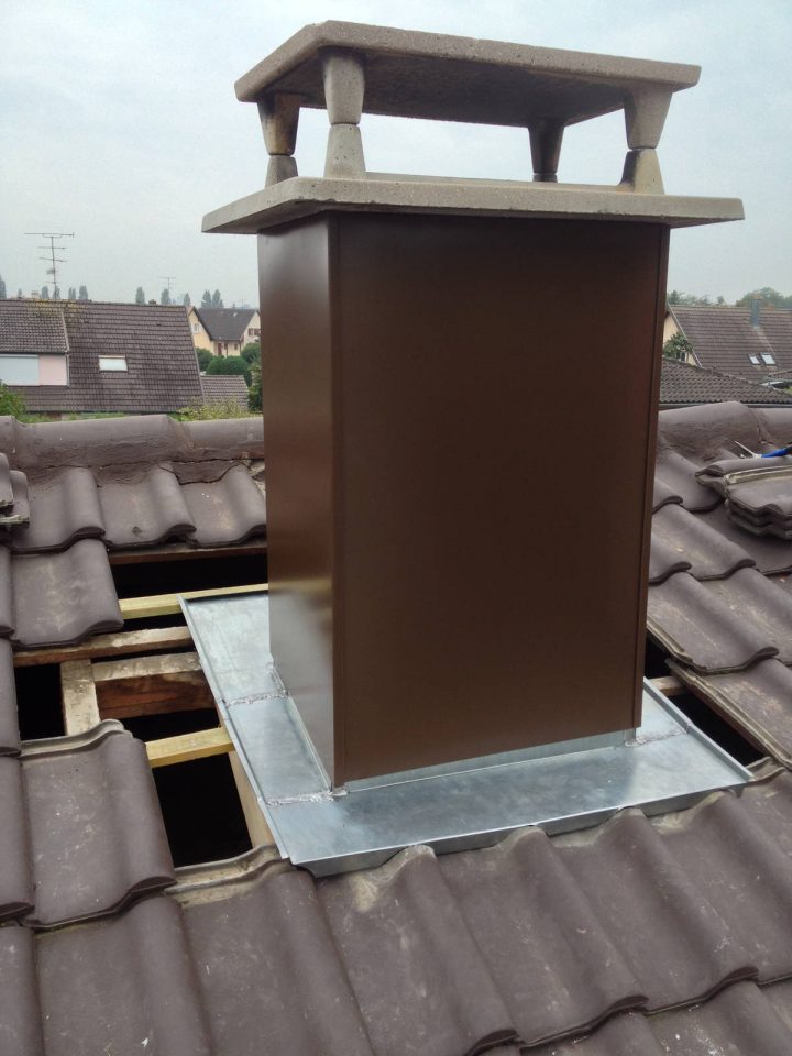 Habillage De Cheminée À Ensisheim Dans Le Haut-Rhin pour Chapeau De Cheminée En Béton