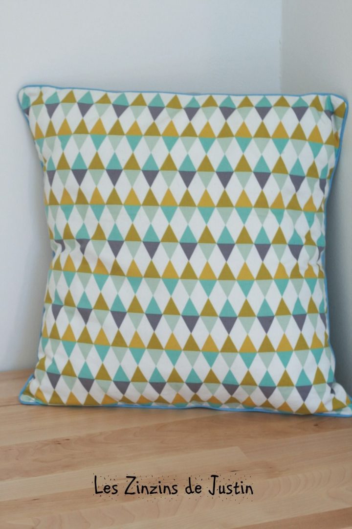 Housse De Coussin Motif Losange/Triangle Géometrique Tons avec Rideau Gris Argenté